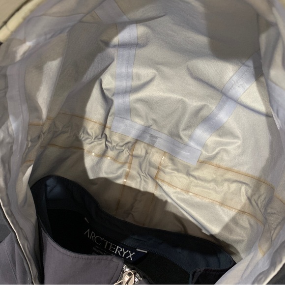 Vintage Arc’Teryx Goretex Theta AR Jacket - Picture 13 of 14